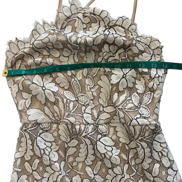 Aakaa Women’s Elegant Floral Lace Tan and Cream  Backless Dress size Small - Picture 14 of 15
